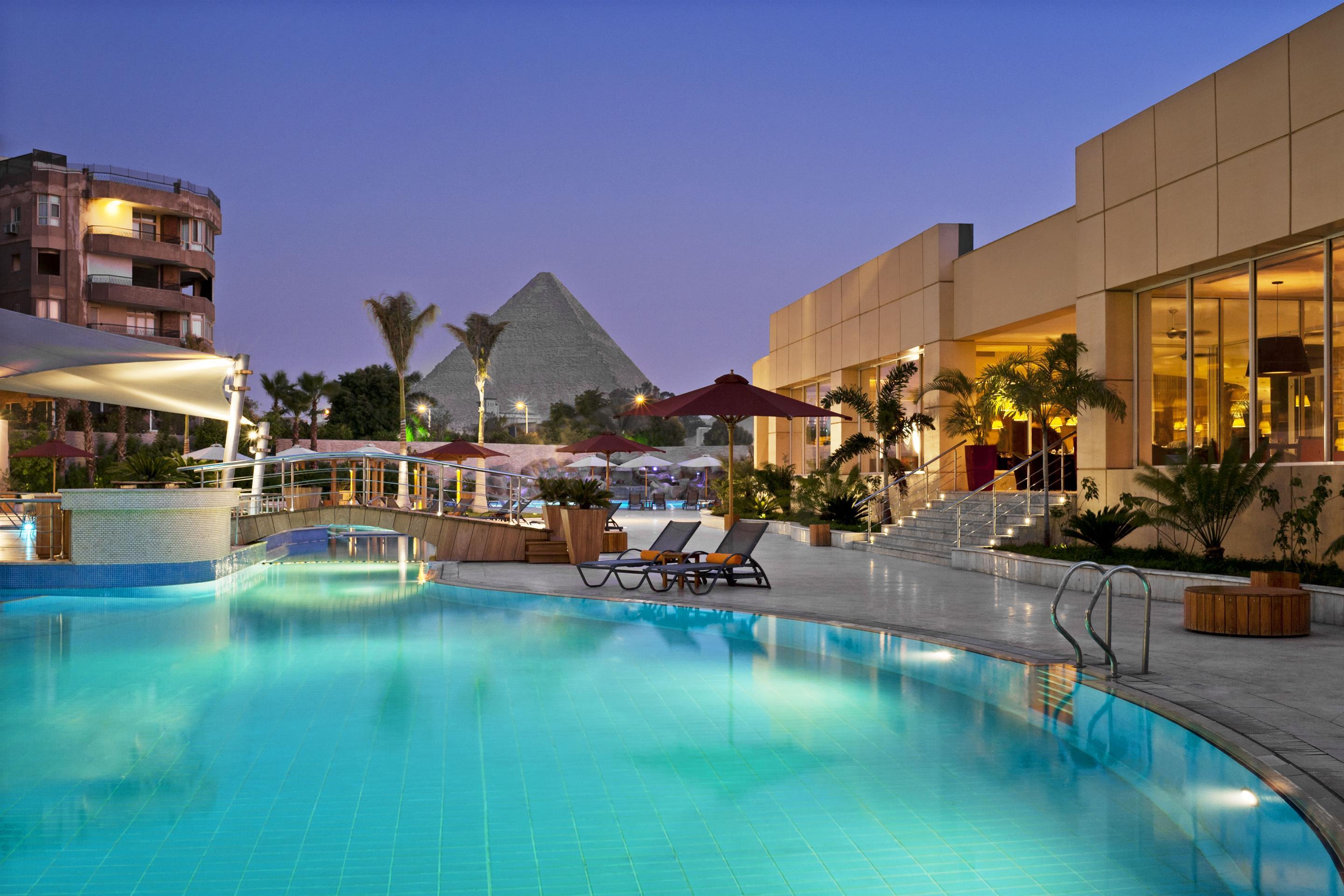 Le Meridien Pyramids Hotel & Spa Giza 外观 照片