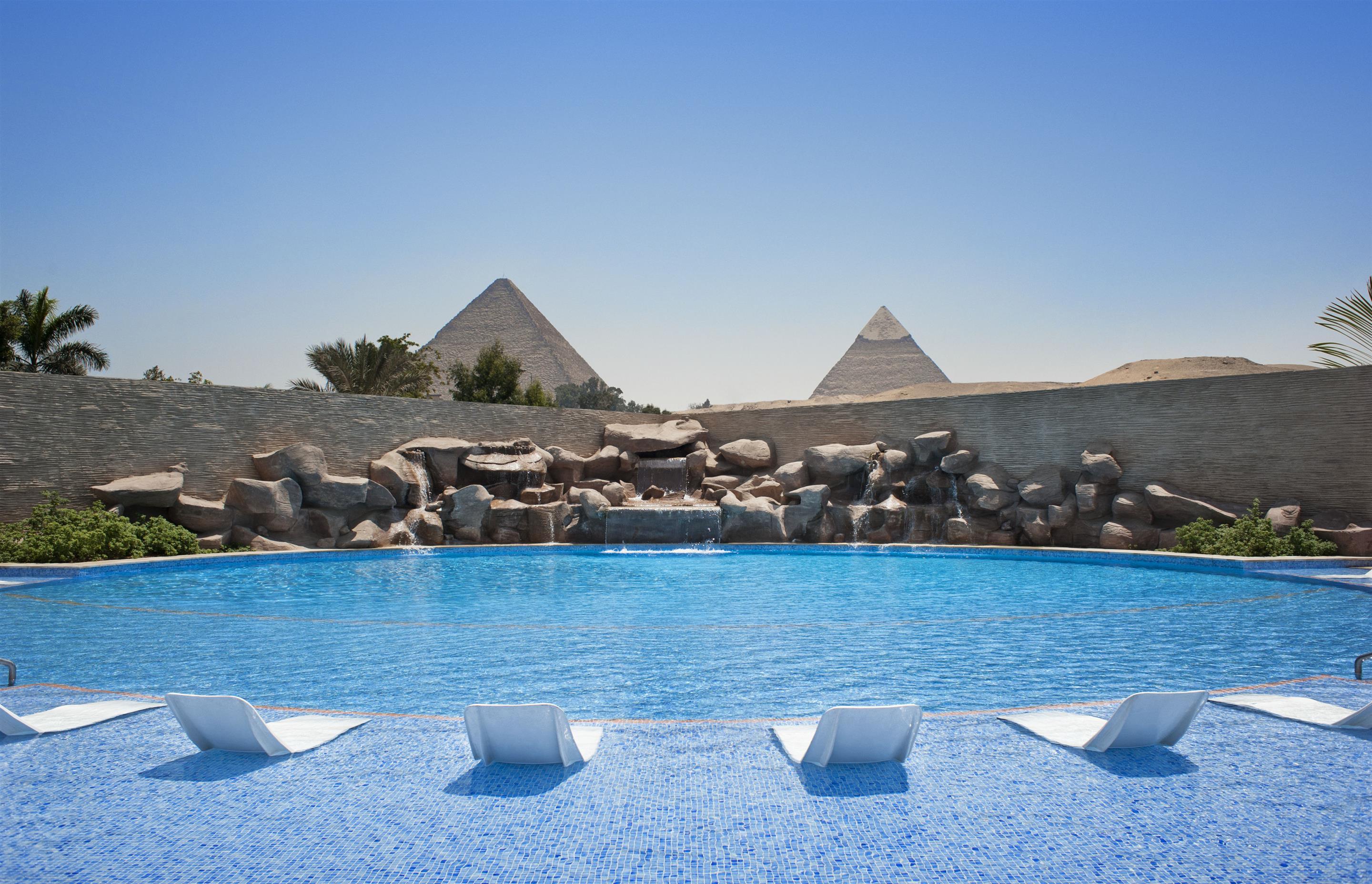 Le Meridien Pyramids Hotel & Spa Giza 外观 照片